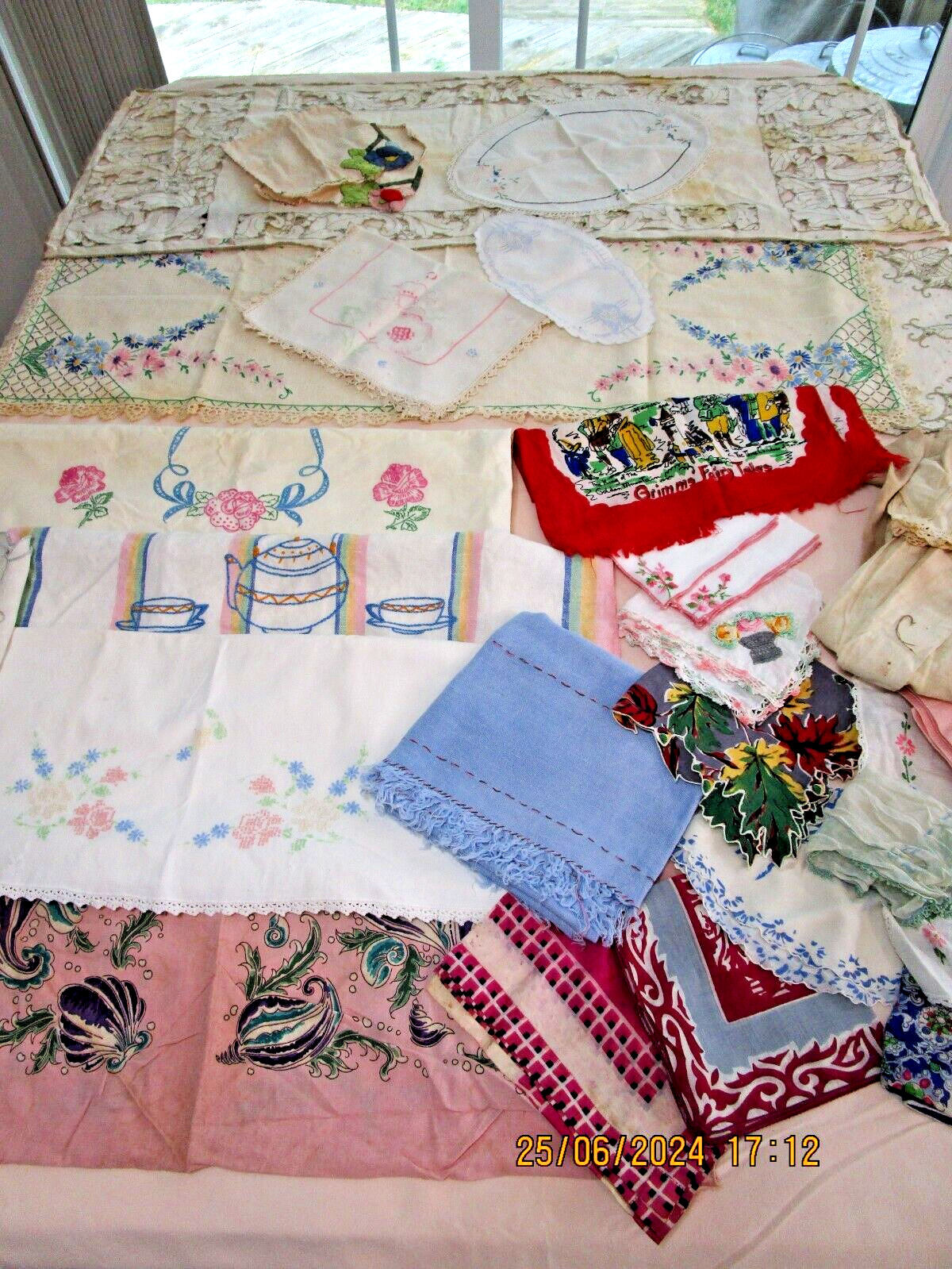 Mixed lot 27 pieces doilies runners toppers hankies scarves cases towels CUTTERS
