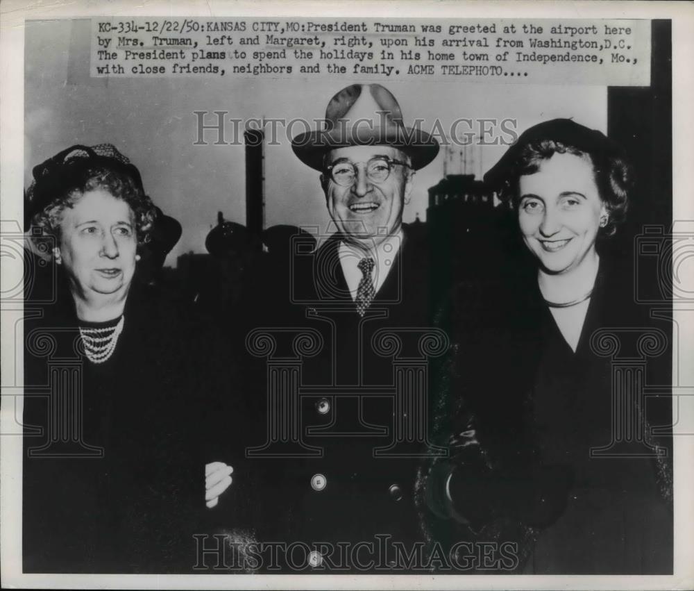 1950 Press Photo Pres. Harry Truman with Mrs.Truman and daughter Margaret
