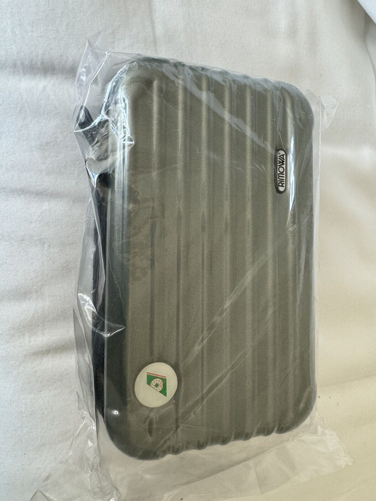 NIB Eva Air Olive Green Rimowa First Class Hard Case Travel Toiletry Amenity Kit
