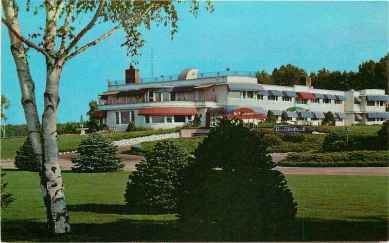 Hotel The Northaire Three Lake Wisconsin Servi\'s Teich 1950s Postcard 20-9077
