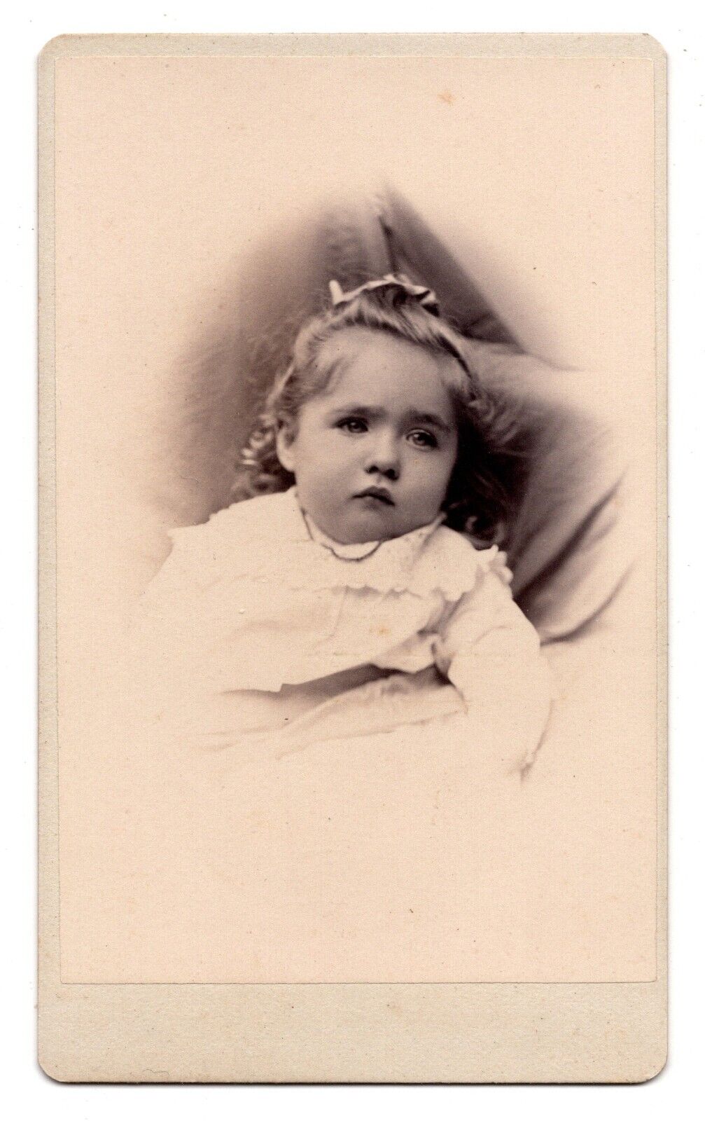 ANTIQUE CDV C. 1880s A.B. CROSBY CUTE LITTLE GIRL IN WHITE DRESS LEWISTON MAINE