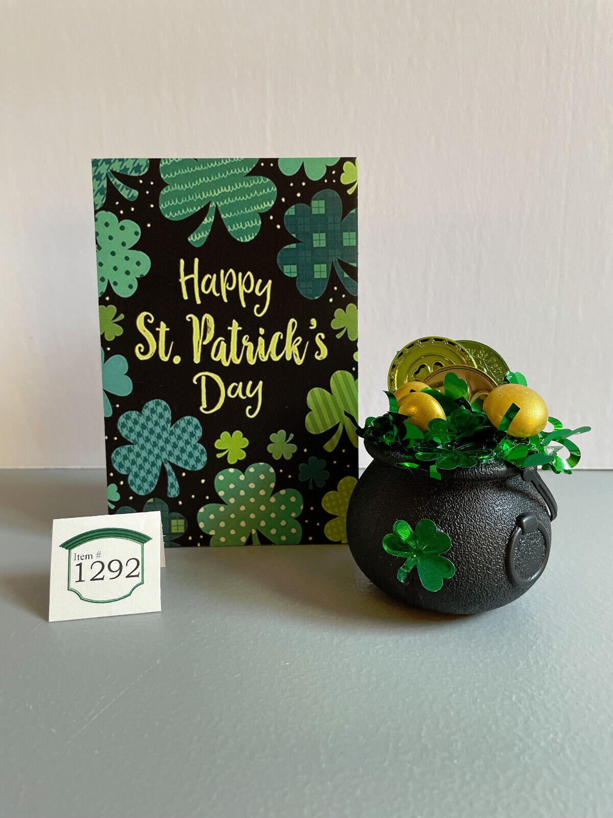 St. Patrick\'s Day Pot of Gold with Accessory Sign / Byers Choice Compatible