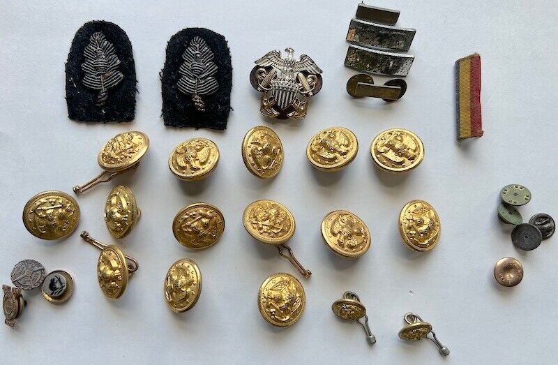20+ Assorted Military Buttons, Pins and Badges in Leather Box