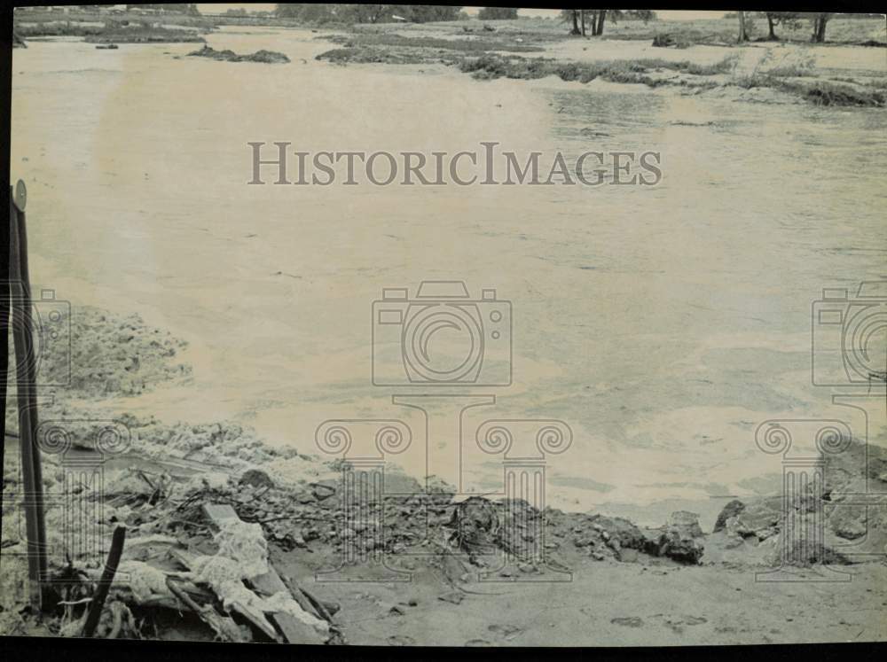 1965 Press Photo Flooded Sand Creek near Peoria Street in Aurora, Colorado.