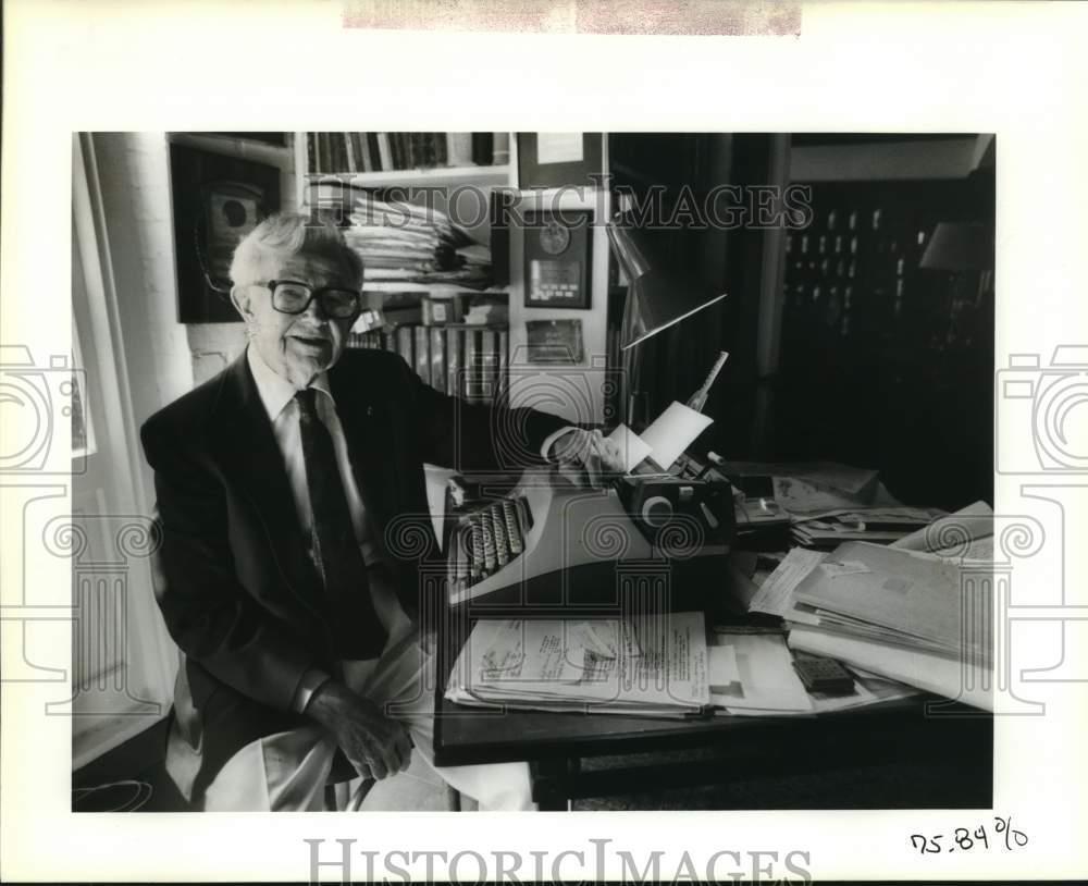 1989 Press Photo Cecil Taylor works in his office - noc99743