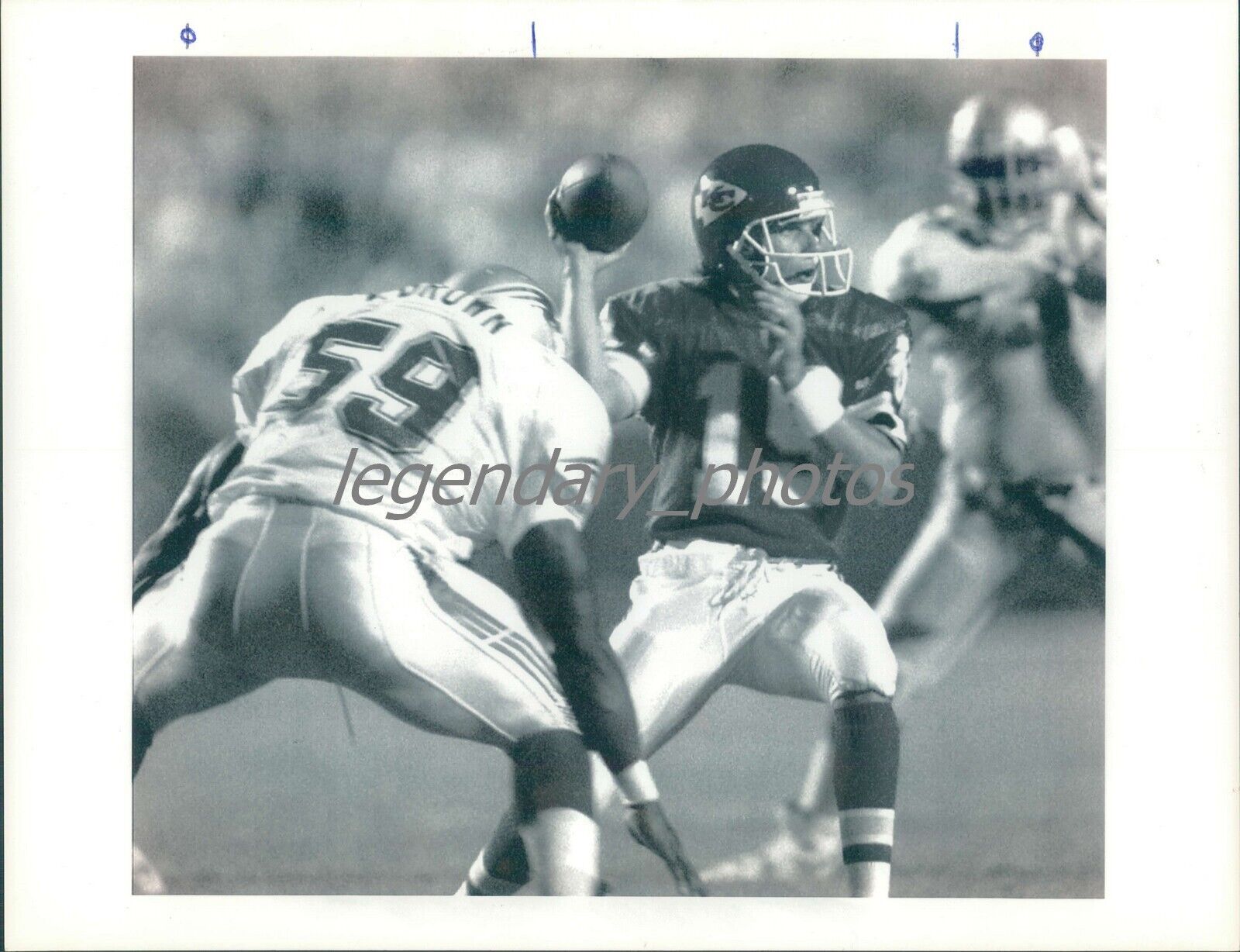 1993 Kansas City Chiefs QB Joe Montana Passes Original News Service Photo
