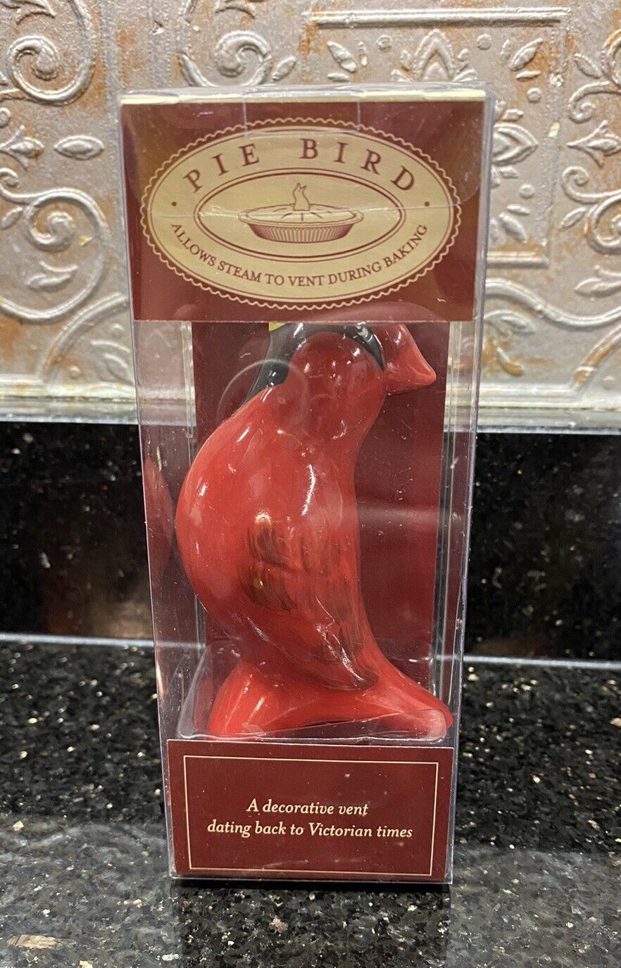 NEW IN BOX 2004 Williams Sonoma Cardinal Pie Bird Red Cardinal Pie Bird