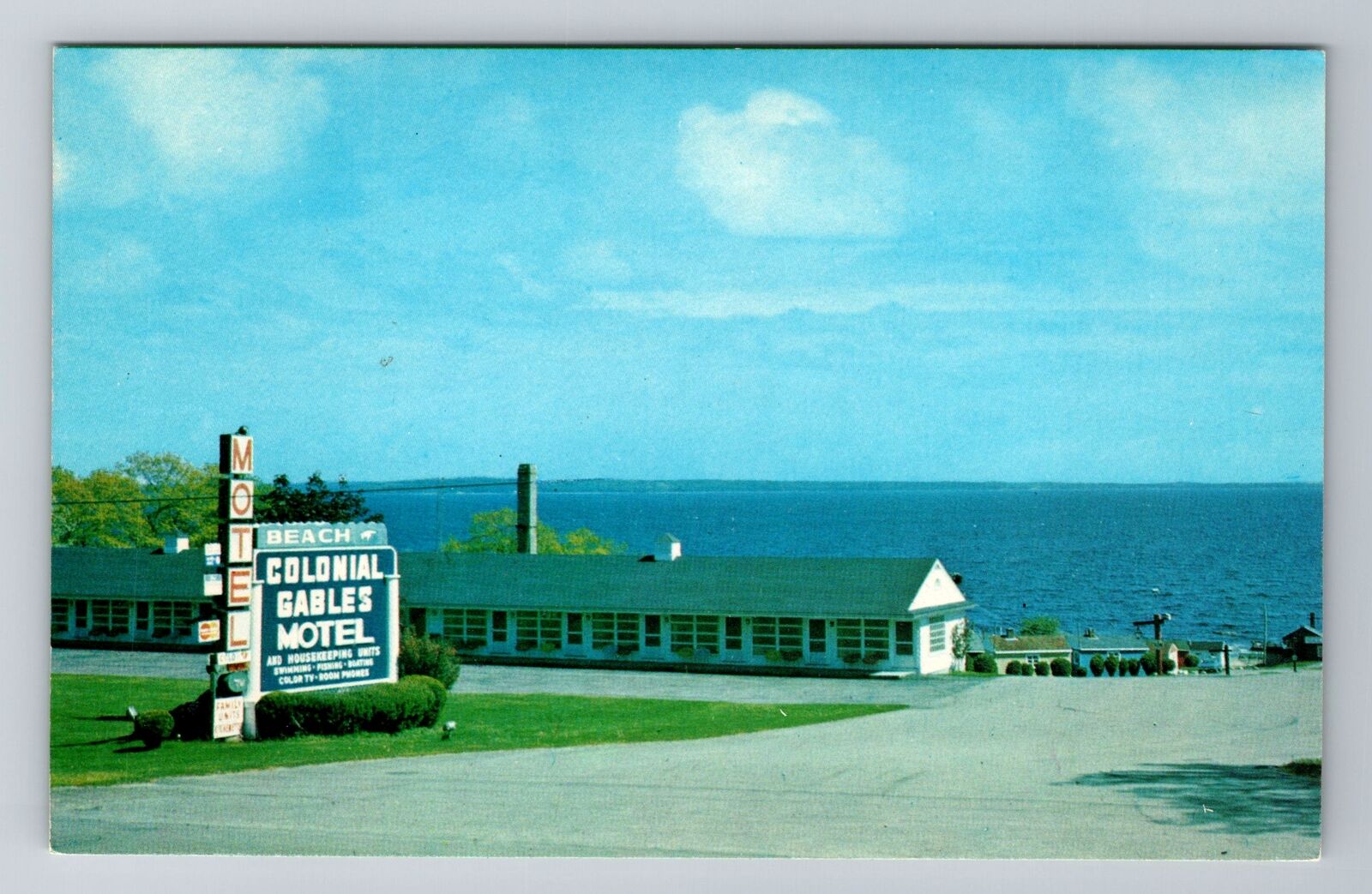 Penobscot Bay ME-Maine, Colonial Gables Motel And Cottages, Vintage Postcard