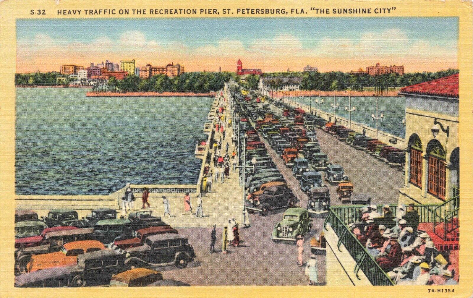 Postcard FL St. Petersburg Automobiles Heavy Traffic On Recreation Pier Sunshine