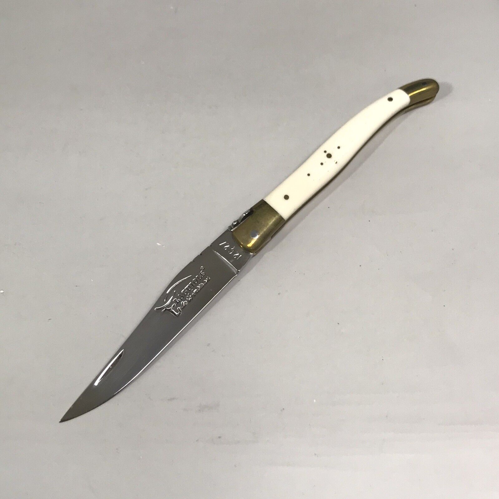 Laguiole de l'Artisan 12C27 Knife France 3.8” Blade - Unused