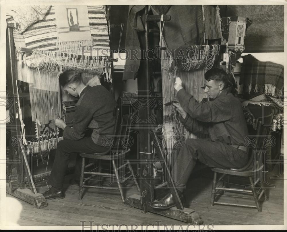 1926 Press Photo Joseph Smith & B Graber Weaving Tapestries