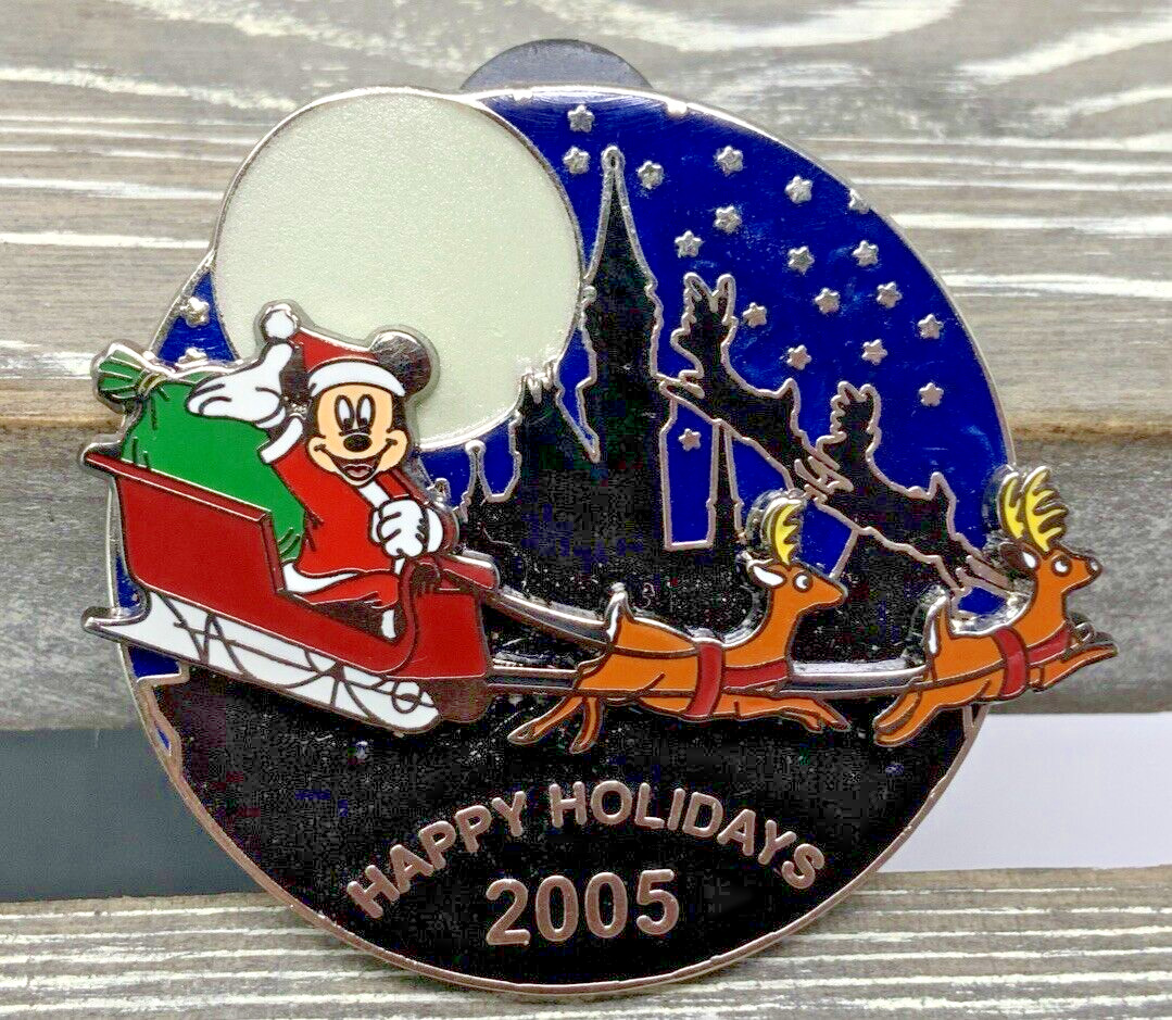 Disney VISA CARD - Christmas Happy Holidays Santa Mickey Mouse 2005 Pin