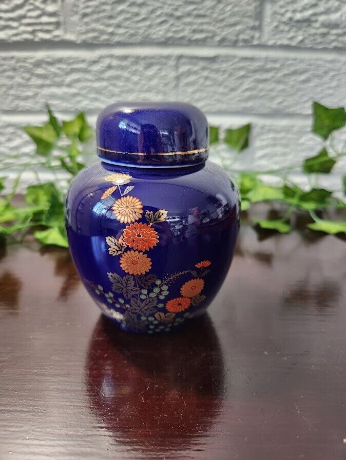 Vintage Ginger Jar Vase With Lid  Dark Blue Cobalt w/ Floral Pattern From Taiwan