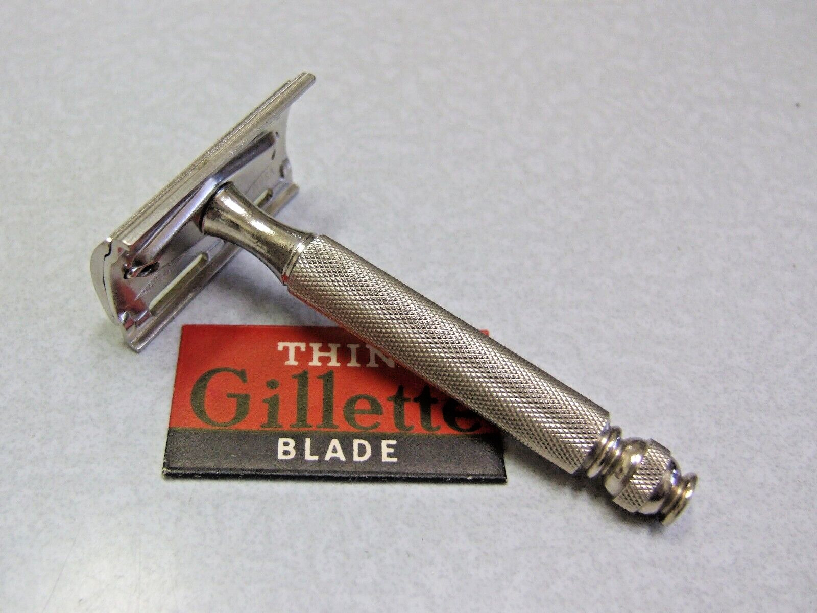 Vintage Gillette TECH DE Safety Razor w Blade D2 1958 NICE CLEAN
