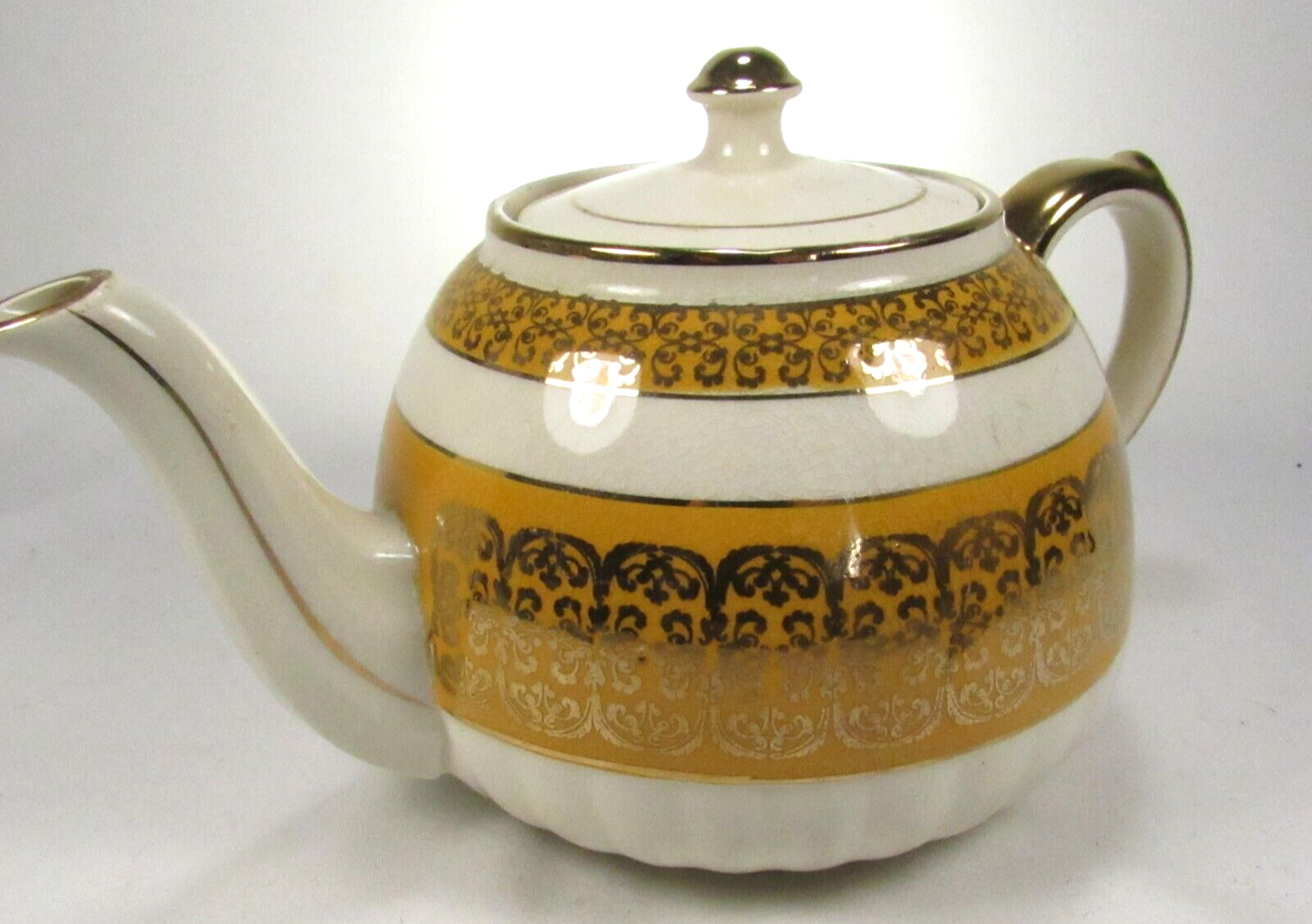 Sadler Teapot Ivory w Gold Pattern Gold Highlights M/I England 5\