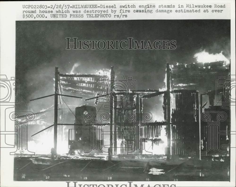1957 Press Photo Fire destroys the Milwaukee Road Roundhouse - nei41152