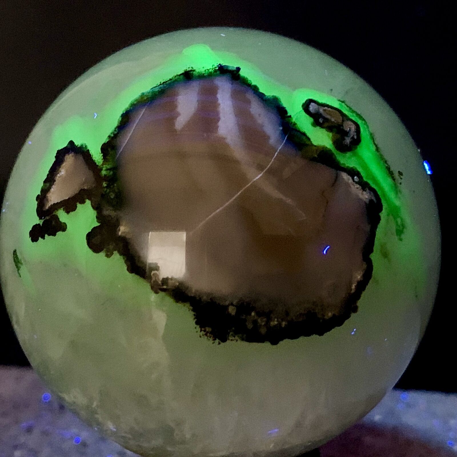 292G Natural Silver Light Agate crystal Sphere Ball Glow Under UV Light