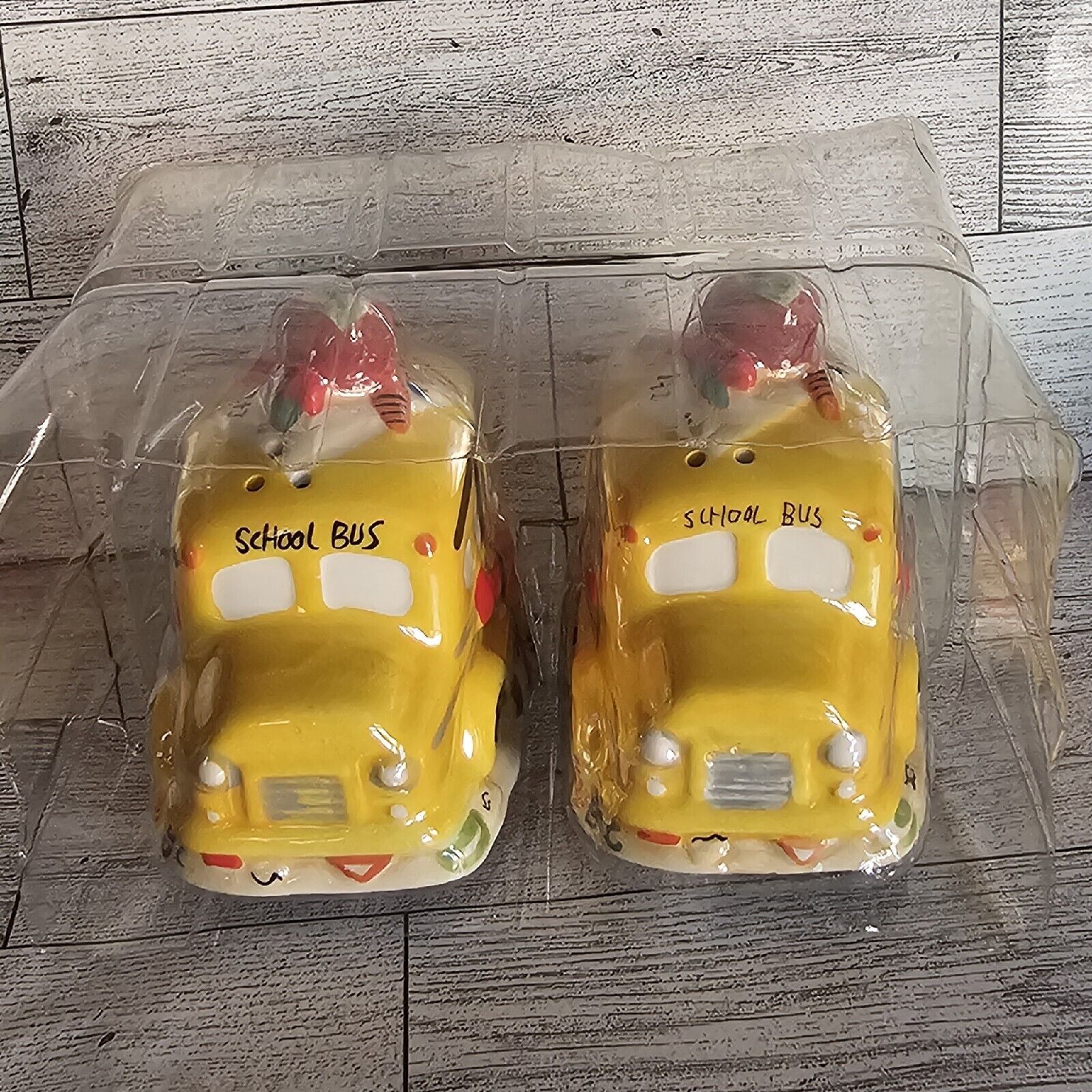 NEW School Bus Salt N Pepper Shakers Double Dutch Bus Holiday Back to School