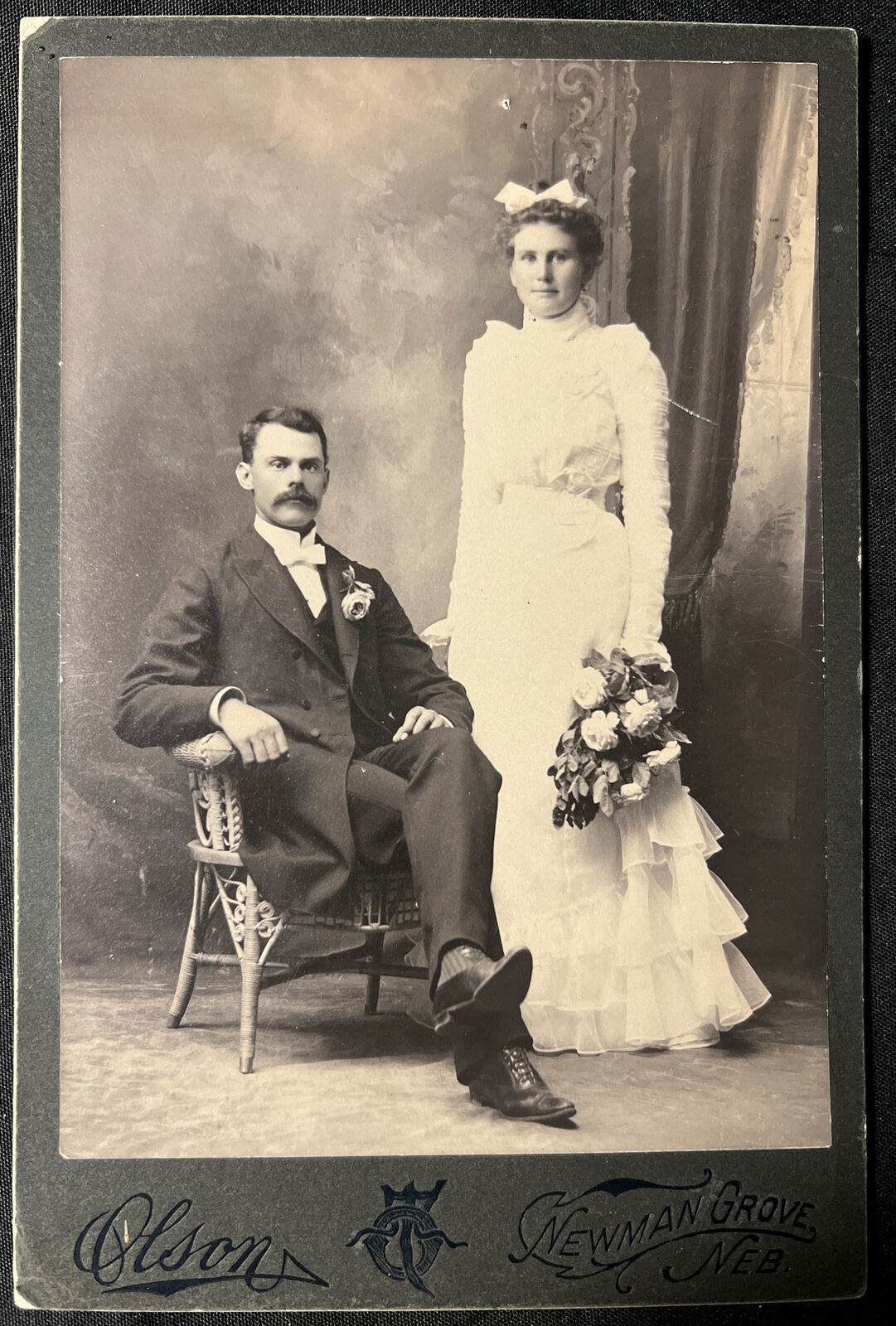 MAE & FRANK 1880s Wedding Portrait Antique Cabinet Photo NEWMAN GROVE Nebraska