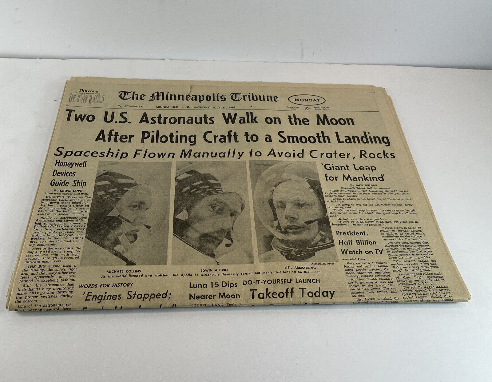 The Minneapolis Tribune Monday July 21 1969 MAN 2 US Astronauts WALK On MOON