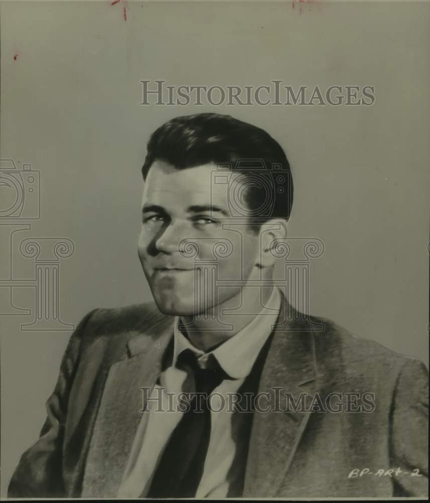 1957 Press Photo Actor smiles in portrait - sap46999