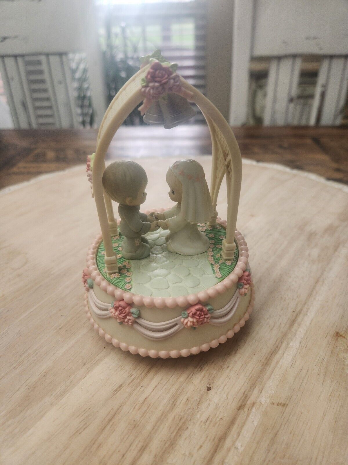 1990 Precious Moments Musical Bride & Groom Wedding Cake Topper #434418