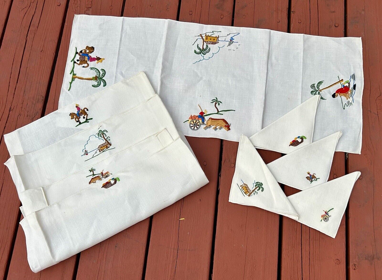 Vintage Puerto Rico embroidered napkin set