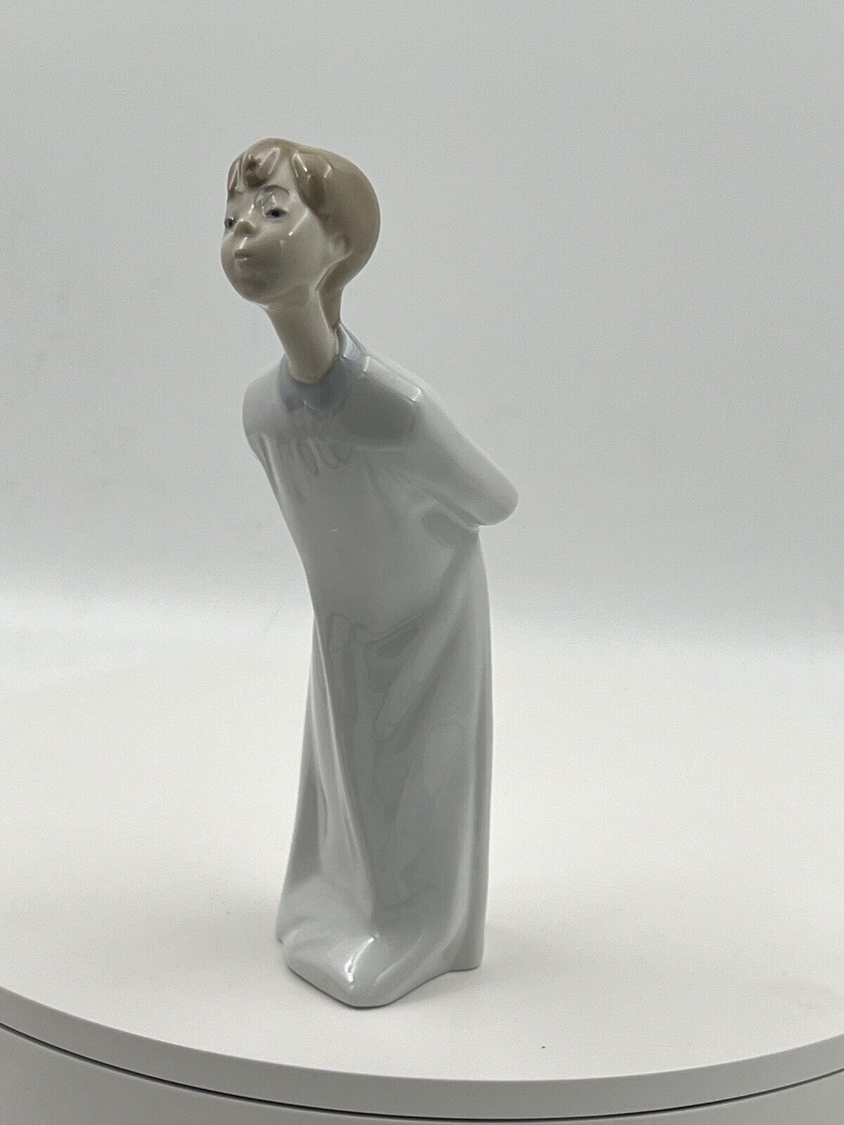 VINTAGE NAO BY LLADRO BLOWING KISS BOY FIGURINE 4869 PORCELAIN