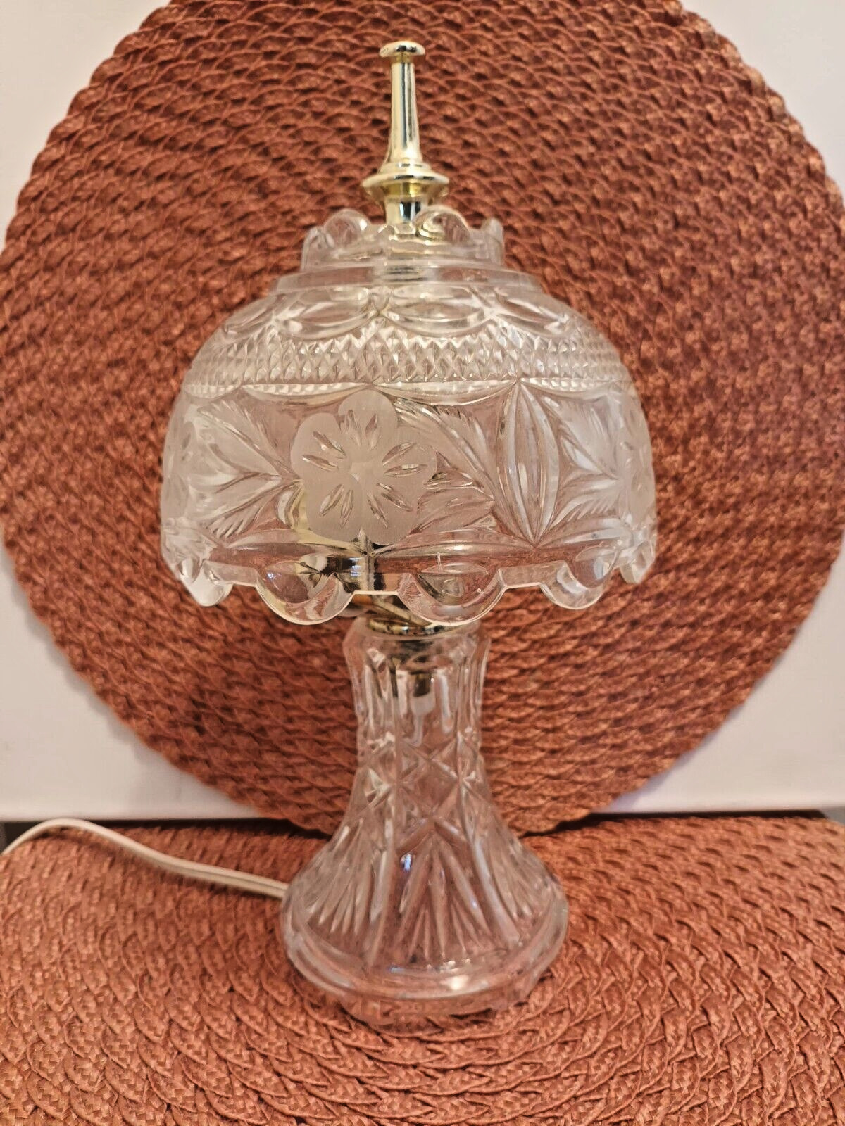 Vintage Underwriters Laboratories Crystal Cut Glass Portable Table Lamp