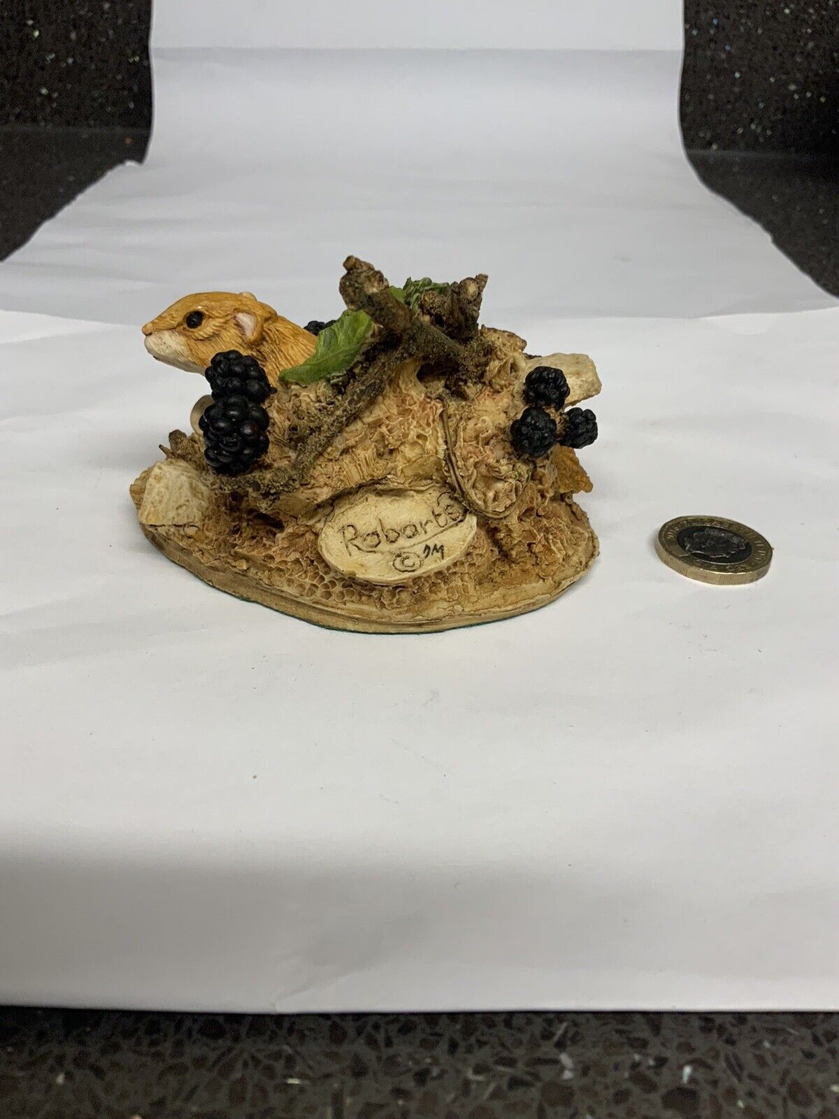 A Robarts Studio’s Sculpture Of A-Mouse In Blackberries Rare (uk only)