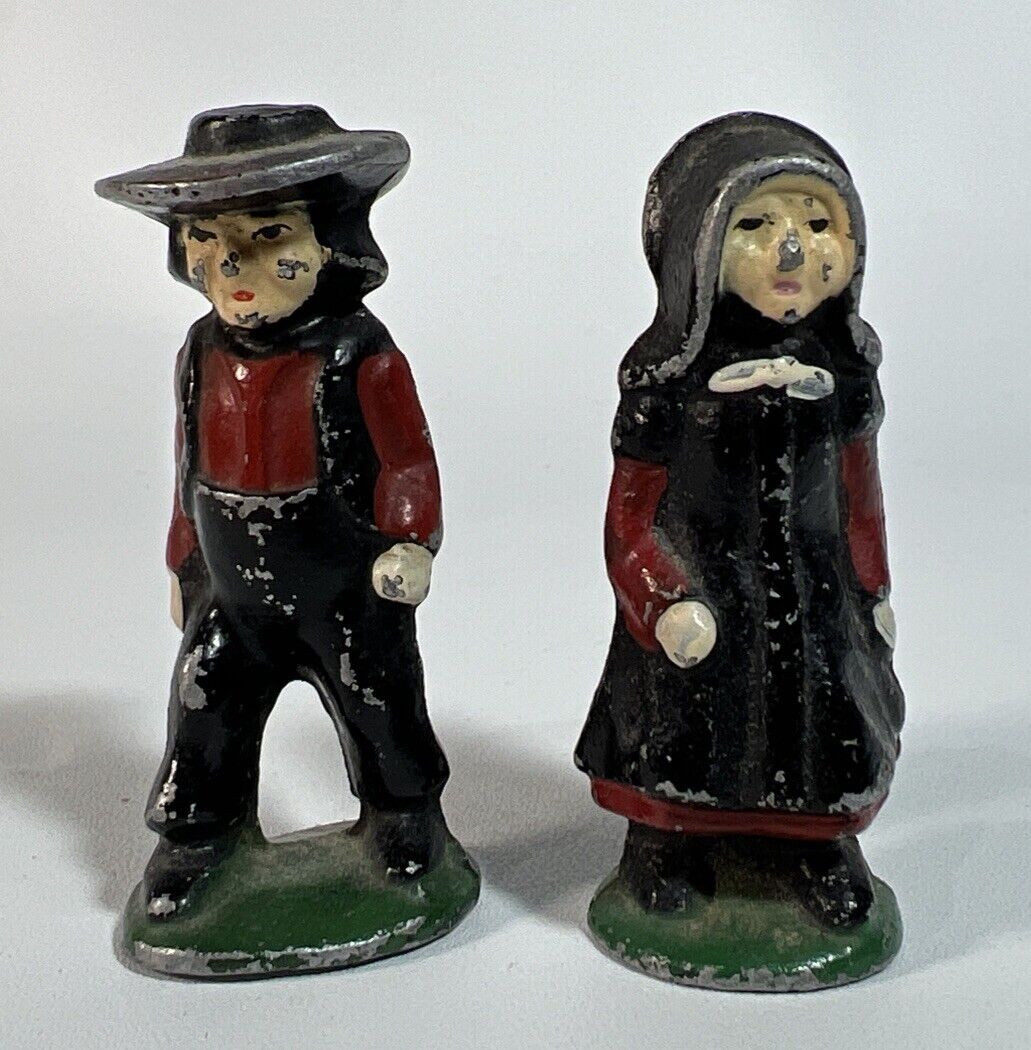 2 Vintage Antique Cast Iron Figures Amish Mennonite Quaker Pennsylvania Couple