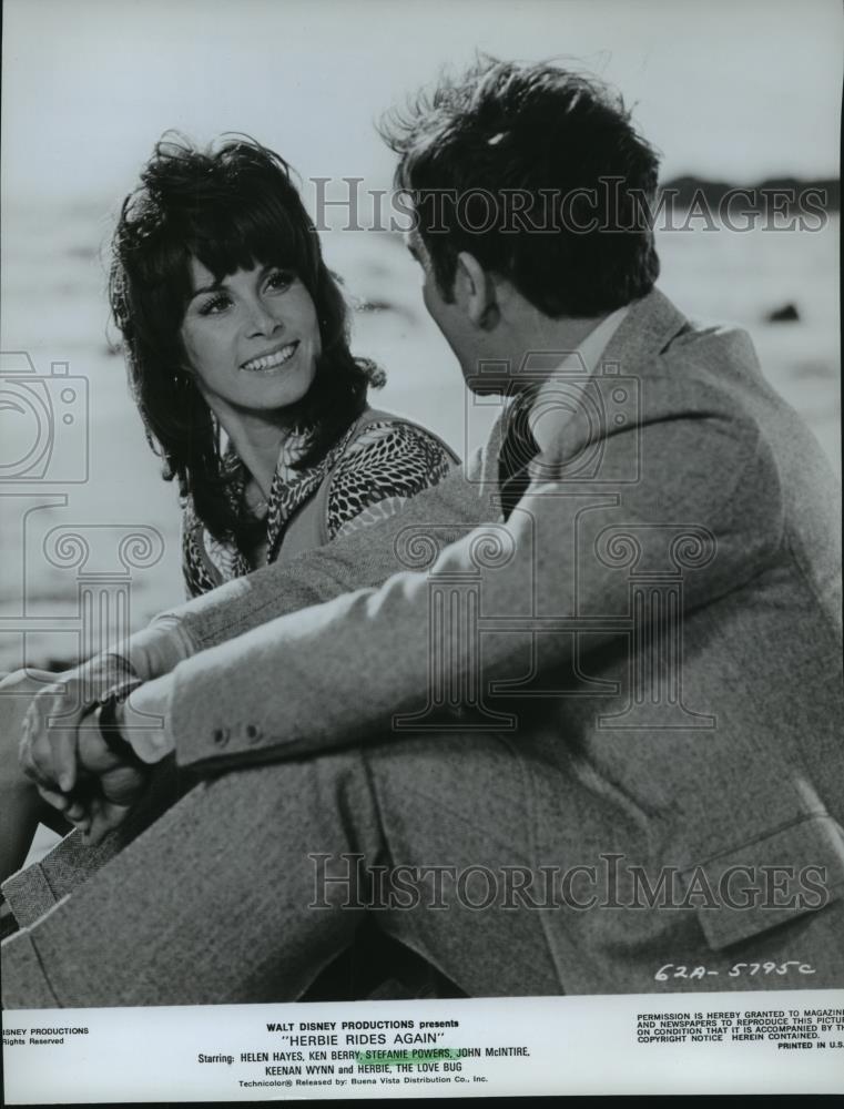 1975 Press Photo Stephanie Powers and Ken Berry in Herbie Rides Again