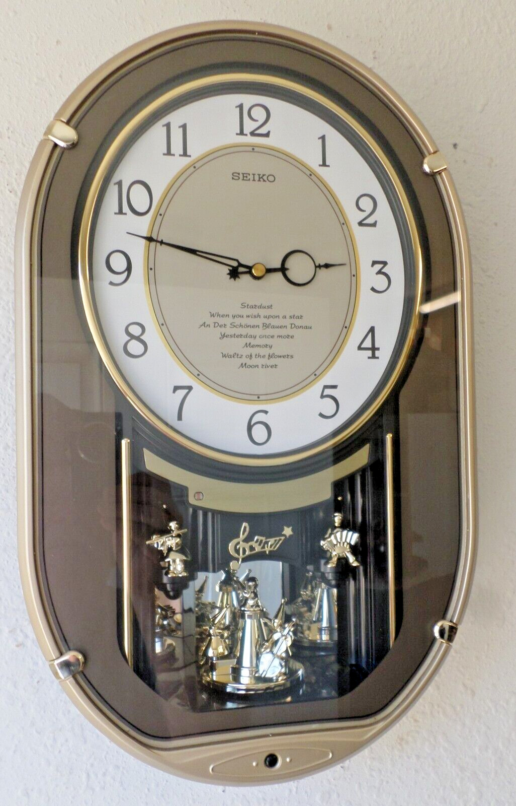RARE 2009 SEIKO QXM329NRH MELODIES IN MOTION 7 HOURLY TUNES ANIMATED WALL CLOCK