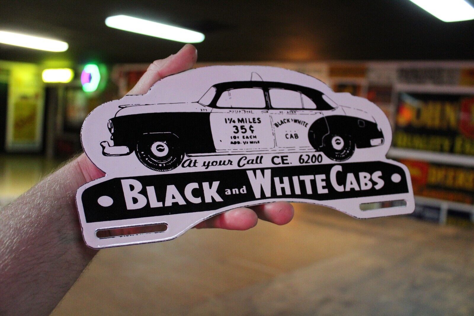BLACK AND WHITE CHECKER CAB PORCELAIN METAL PLATE TOPPER SIGN ARCADE TOYS GAS