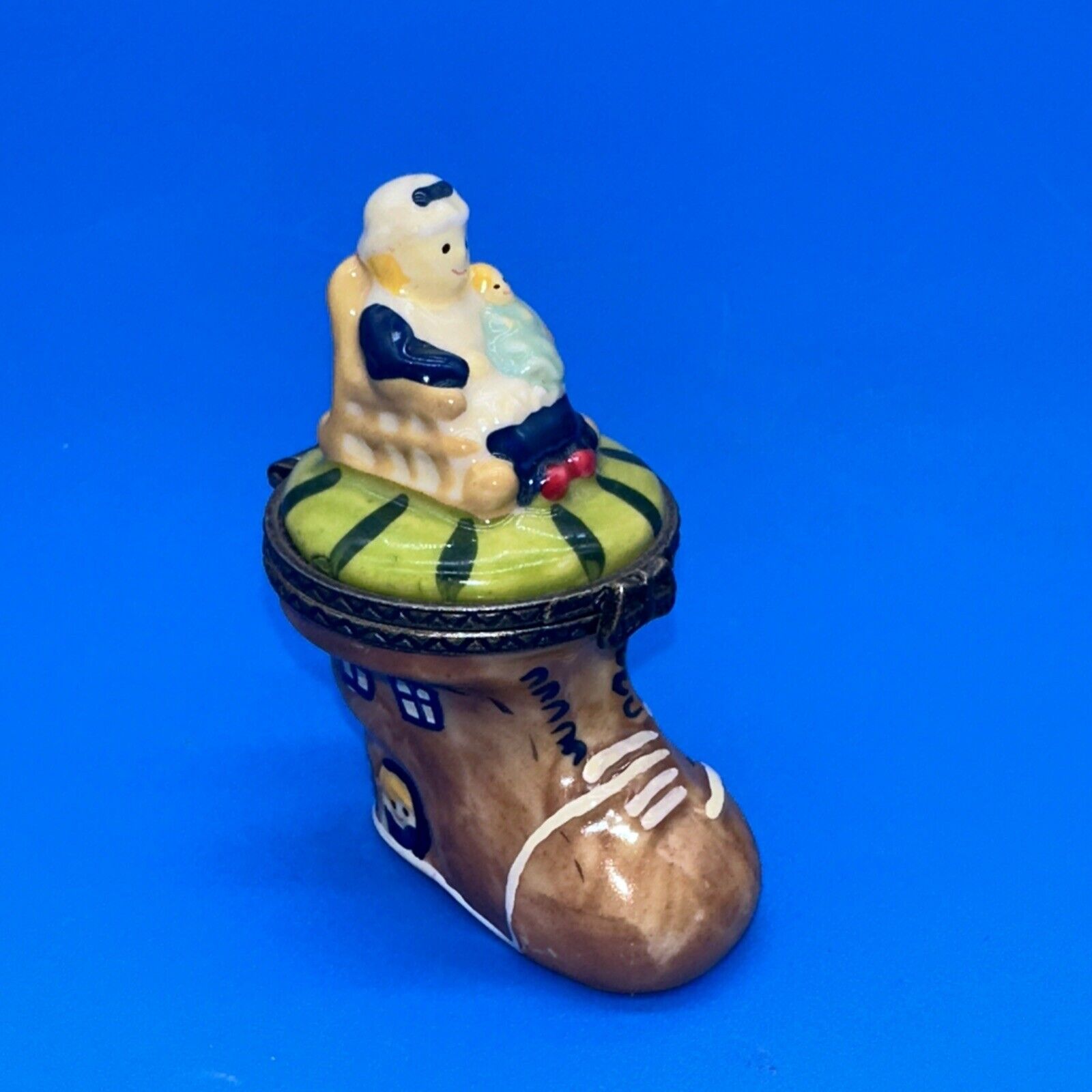 Cool VTG Old Woman Who Lived in a Shoe Ceramic Trinket Box w/Baby Trinket Inside