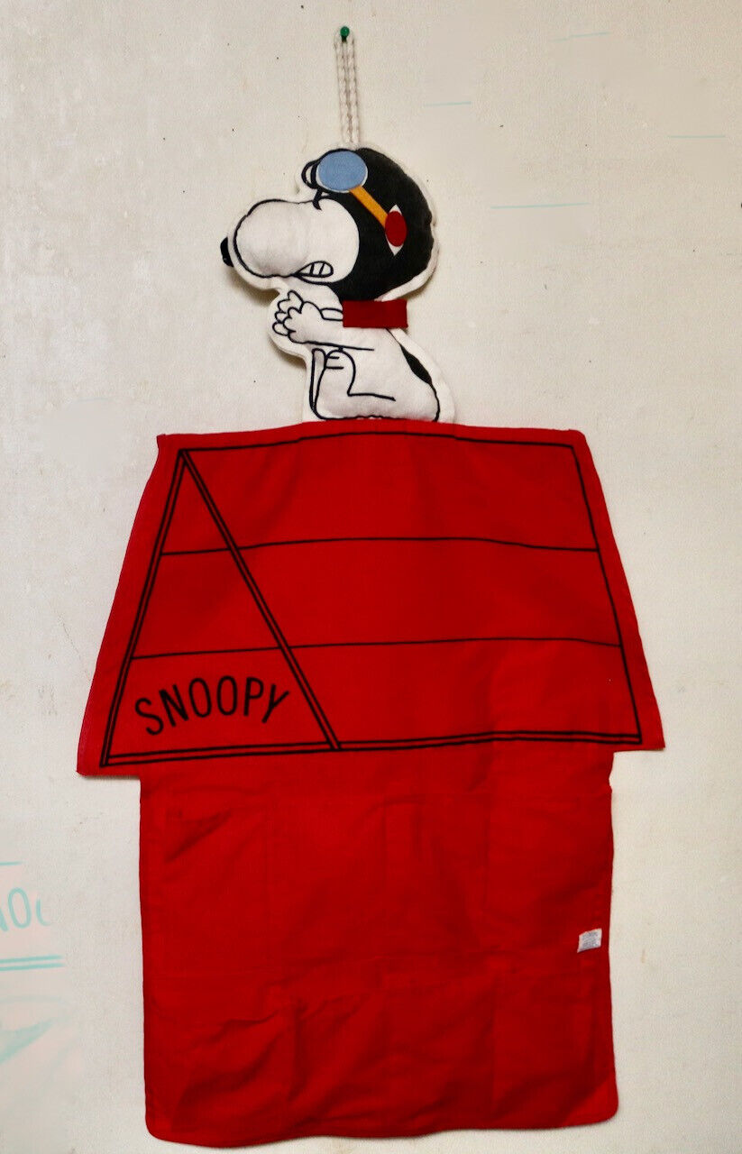 Simon Simple Peanuts Snoopy Flying Ace doghouse vintage wall pocket holder