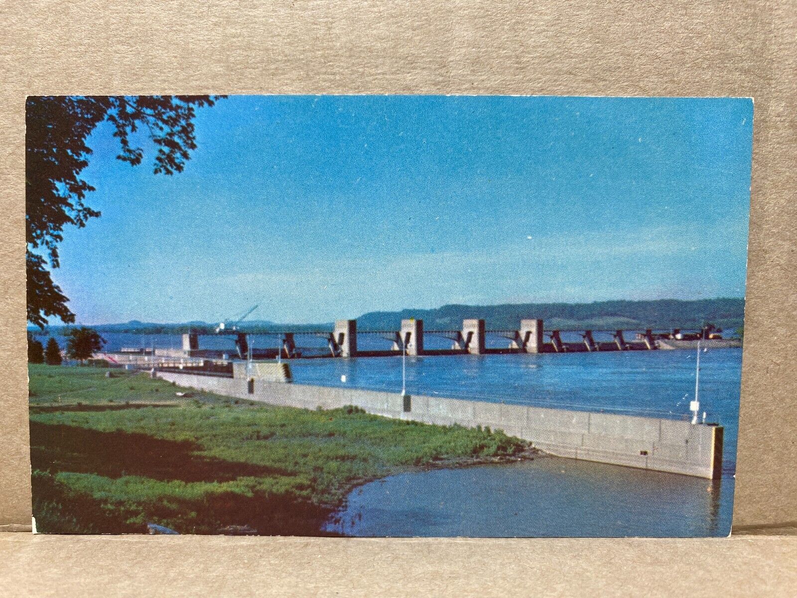U. S. Government Dam on the Mississippi River. Chrome Postcard 588
