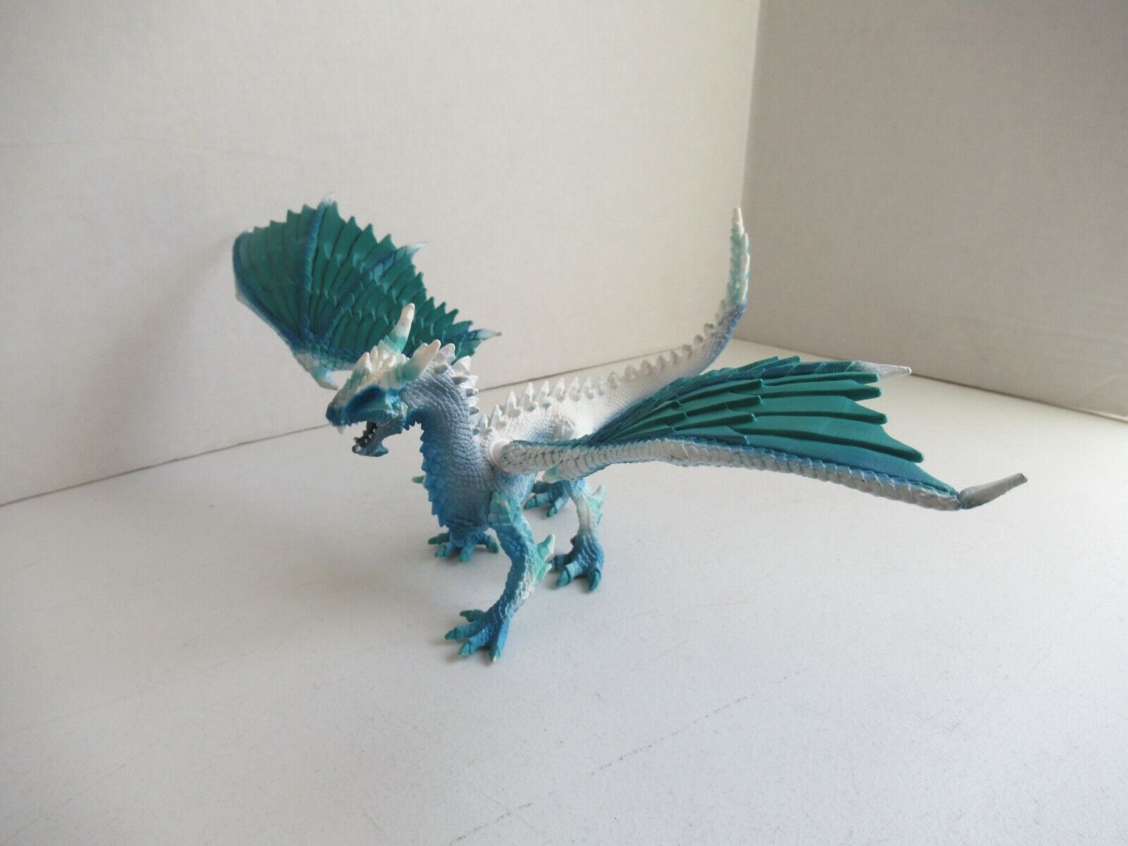 SCHLEICH Bayala 70541 Blue Dragon Ice Hunter 35cm - Elves - posable wings