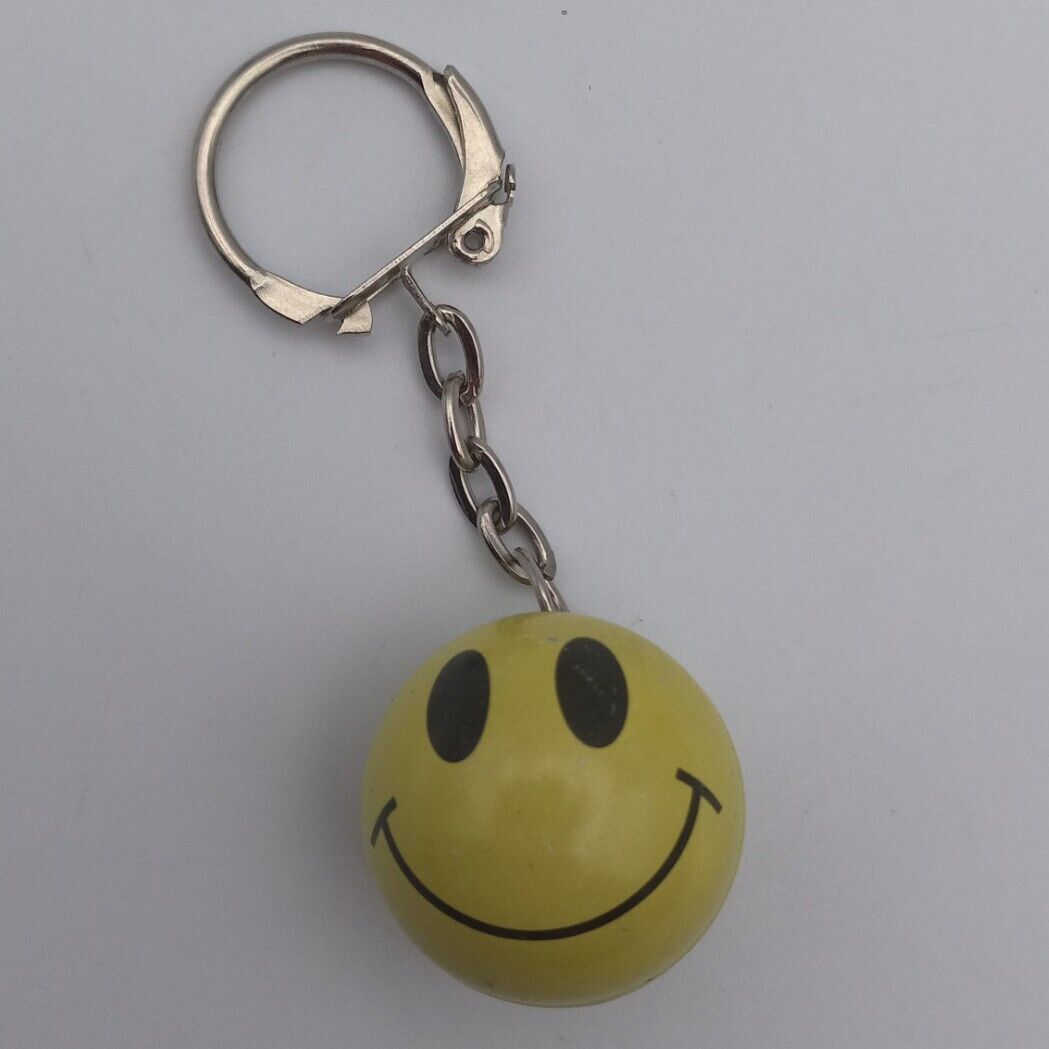 Vintage Smile Face Keychain Key Fob Retro Hippy Peace Yellow Trinket Souvenir 