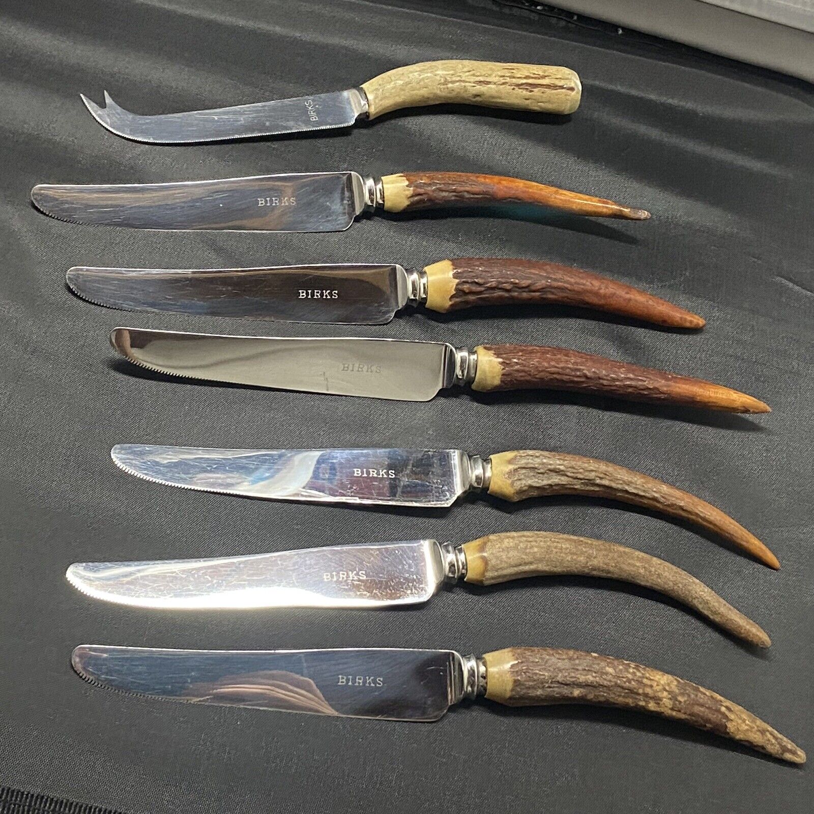 SEVEN BIRKS STAG HORN SMOOTH KNIFE EDGE STEAK KNIVES FROM SHEFFIELD, ENGLAND