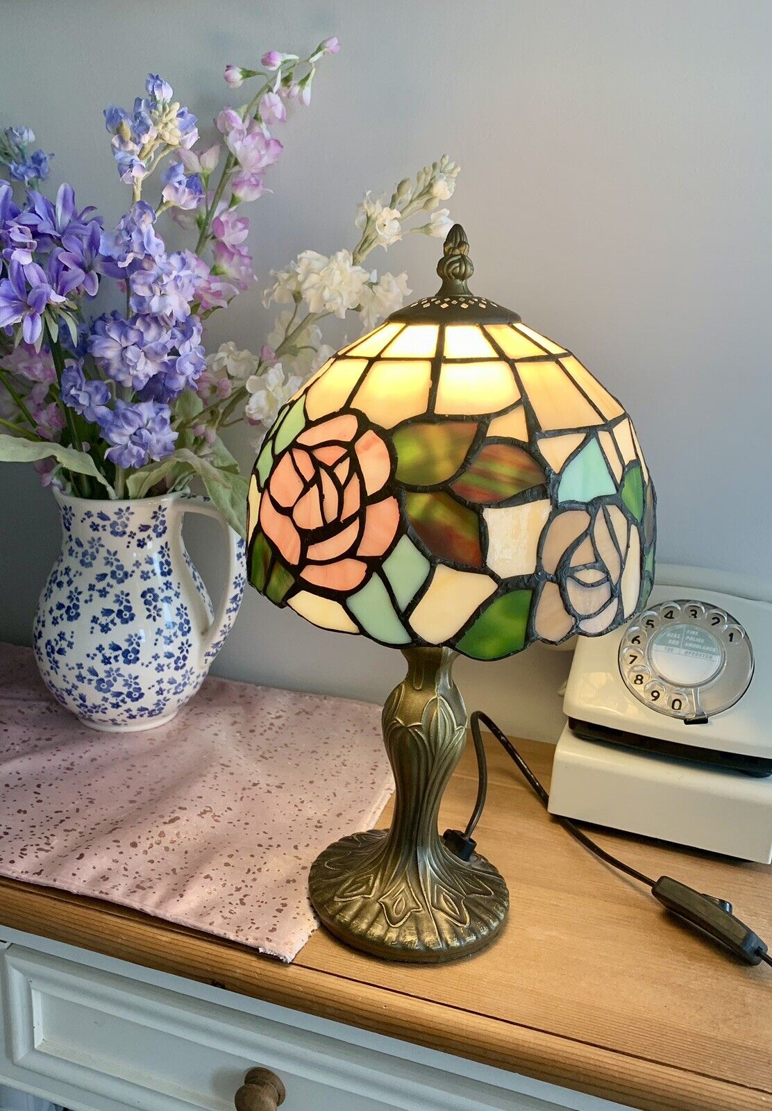Stunning Small Tiffany Style Glass Table Lamp