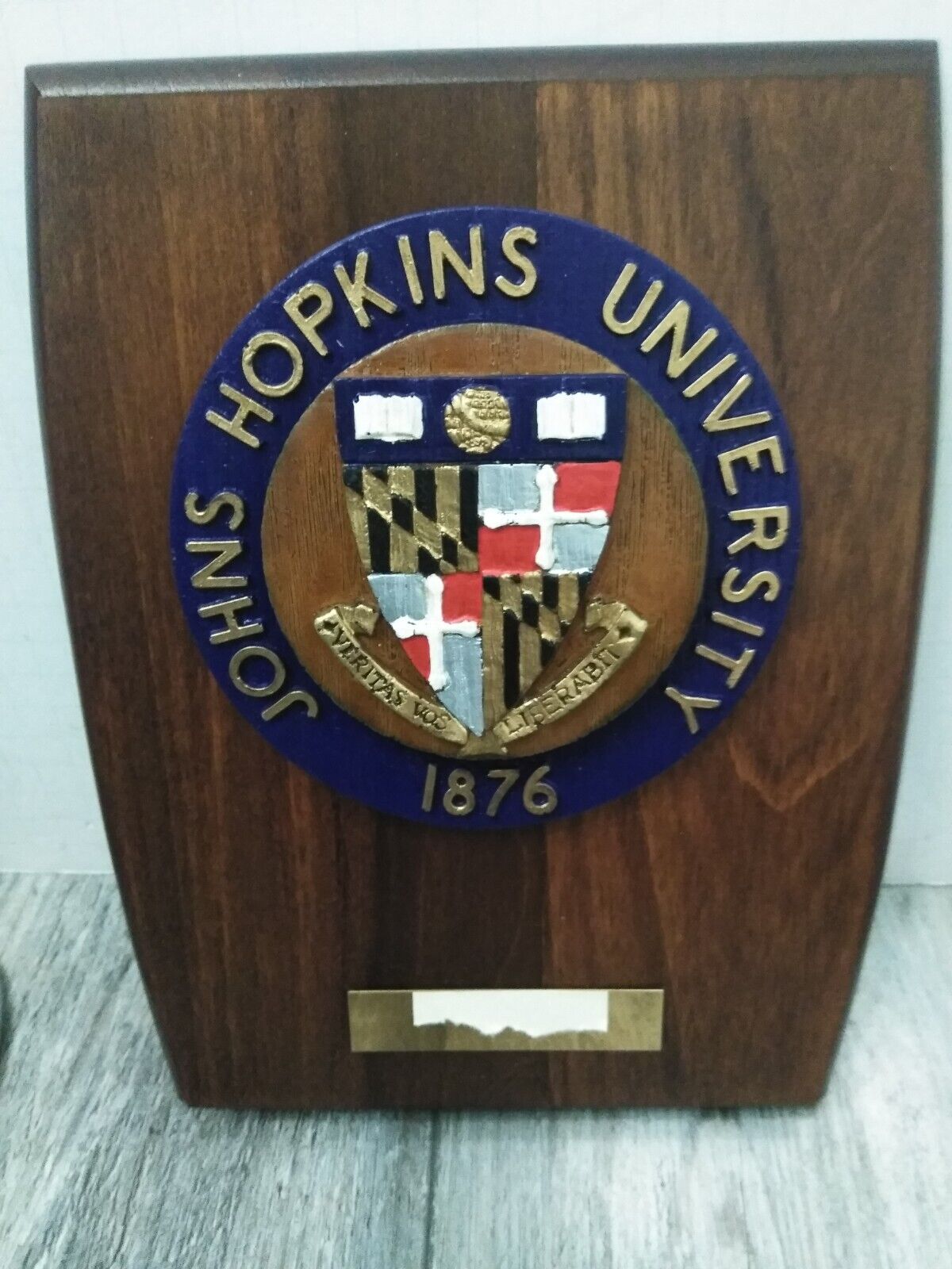 Vtg 1986 Large  JOHNS HOPKINS UNIVERSITY 1876 wood plaque (10\'\'x8\'\') class of 86