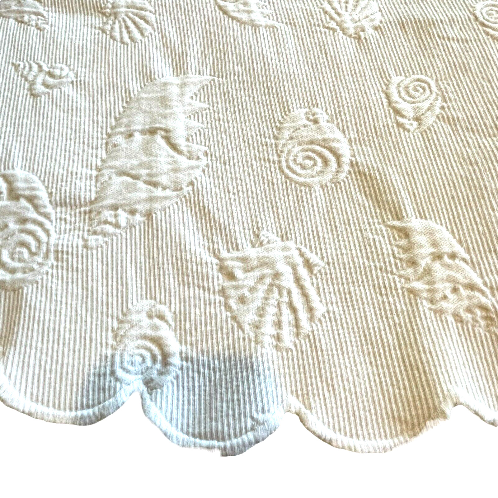Vintage Round White Matelasse Tablecloth Seashell Design 63” Scallop Edge Ivory