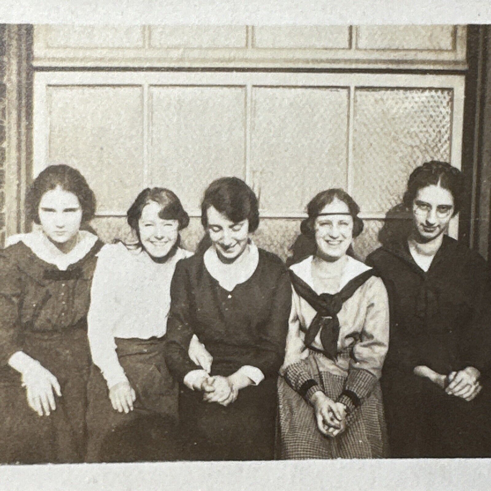 1919 High School Girls VINTAGE PHOTO Original Snapshot young giggly ladies