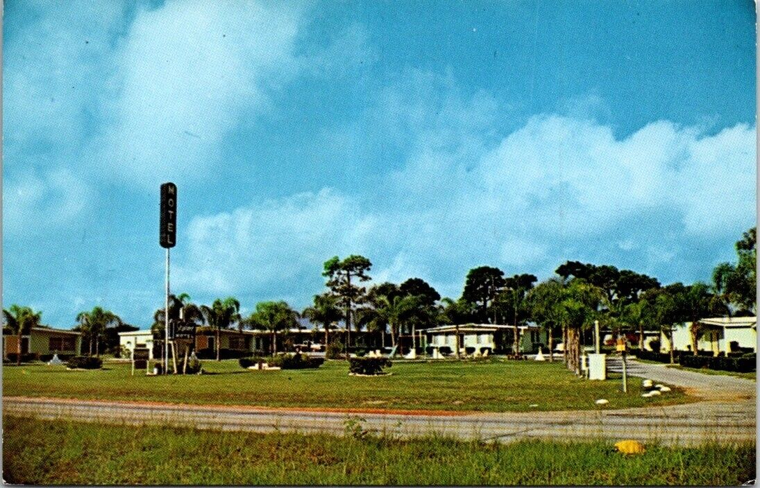 Clermont FL Florida Skyline Motel Lake Minneola Advertising Vintage Postcard