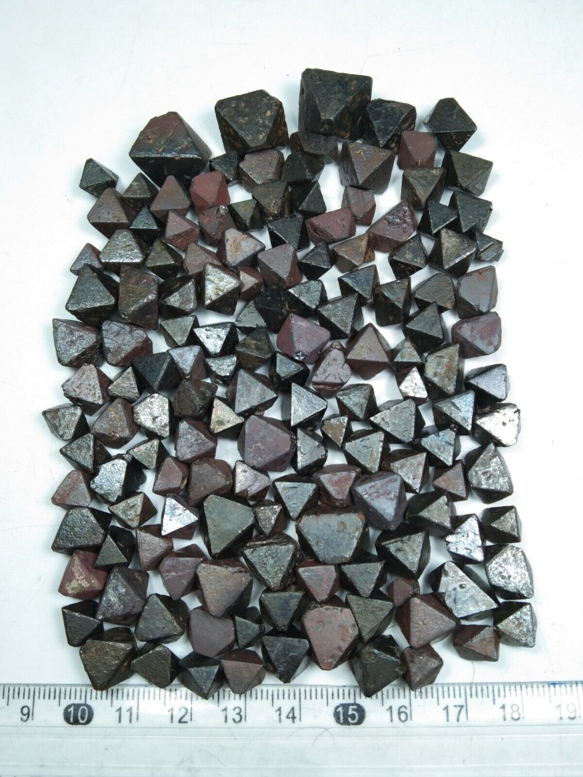 Octahedron magnetite crystals having nice termination (140 pieces lot)