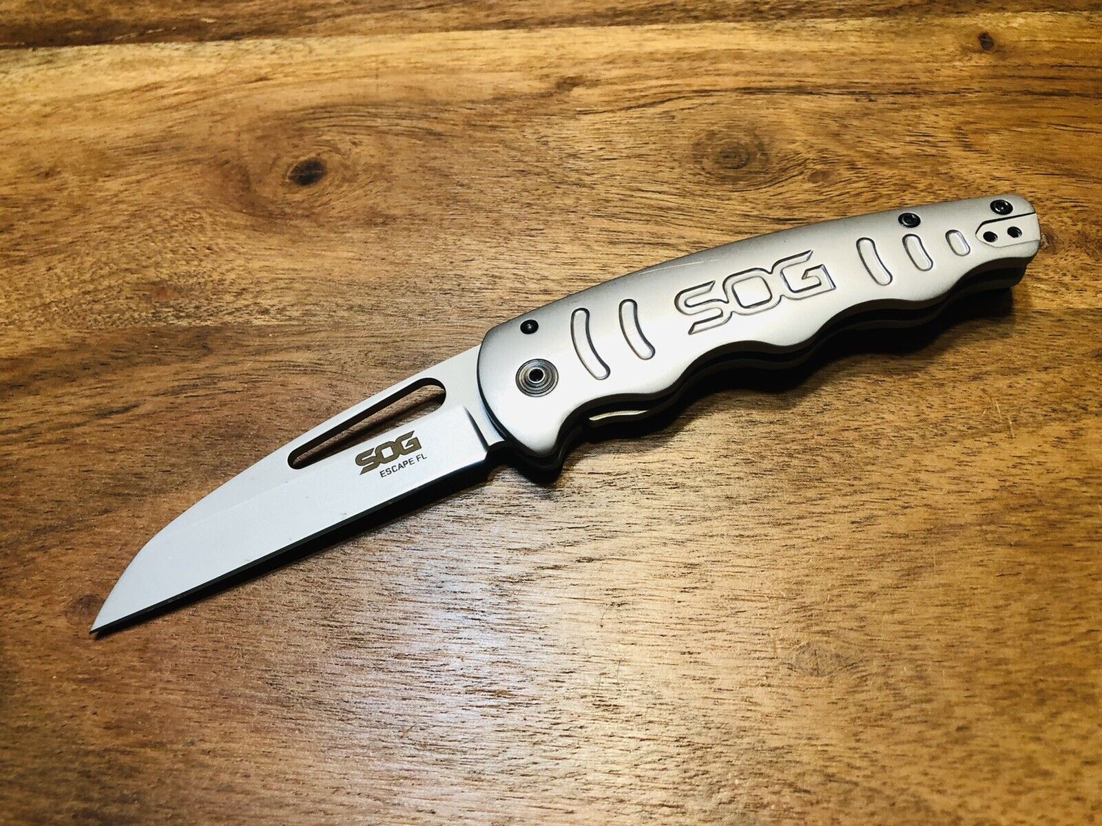SOG Escape FL Stainless Folding 8Cr13MoV Pocket Knife Great Condition ~TASKCo