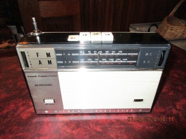 Vintage  1960\'s Hitachi transistor radio AM/FM Model KH 1005
