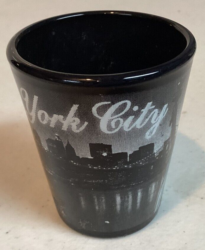 NEW YORK CITY White lettering on Black glass  Picture of Skyline  Box 26 TNY512