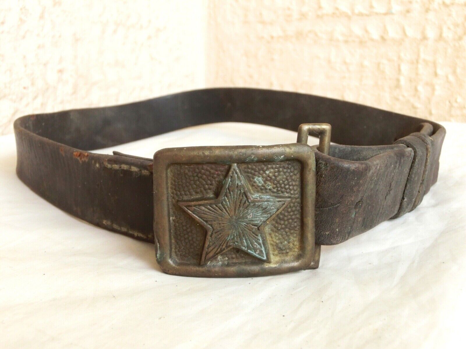WW2 WWII MILITARY SOVIET RUSSIAN OFFICER LEATHER BELT w/ STAR on the BUCKLE  RRR